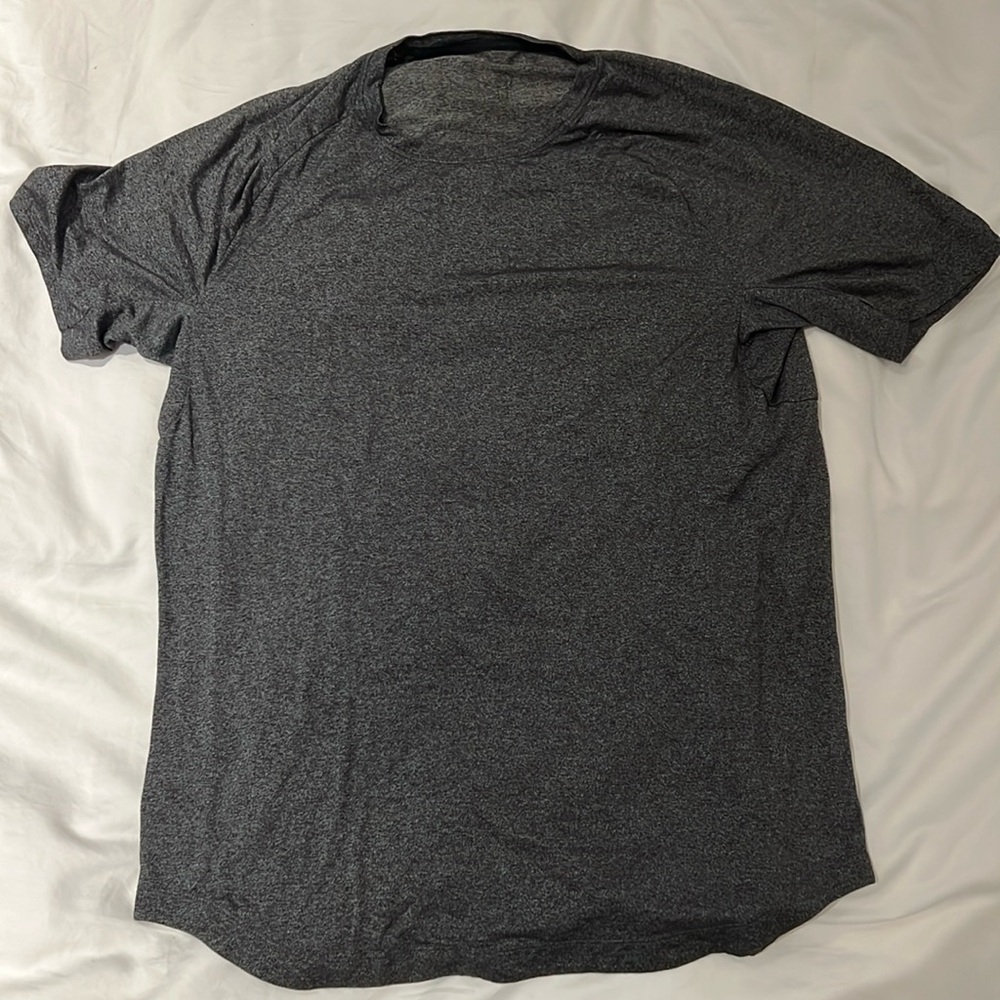 Lululemon license to train tee XL gray